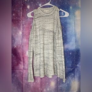 Socialite cold shoulder shirt 🛍